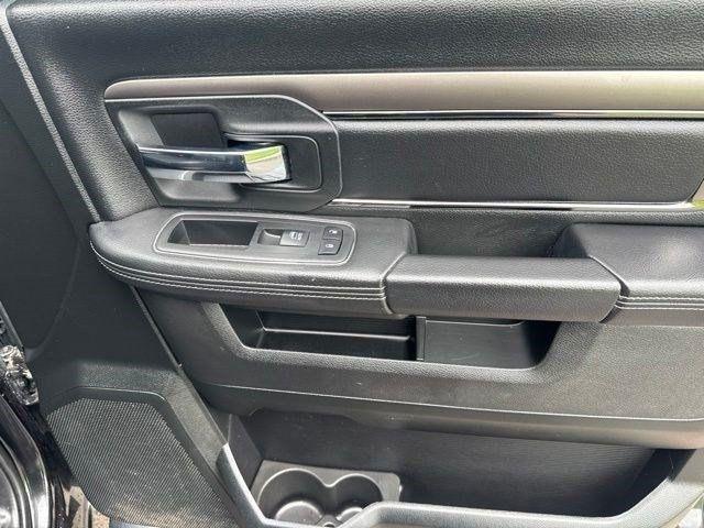 RAM 1500 Night 4x4 Crew Cab 5'7" Box 2018