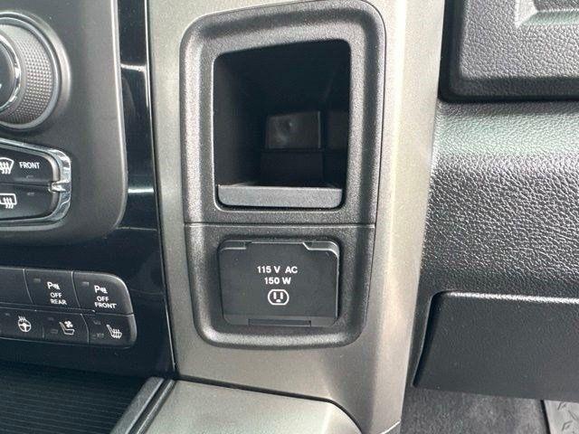RAM 1500 Night 4x4 Crew Cab 5'7" Box 2018