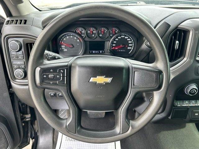Chevrolet Silverado 1500 Custom Crew Cab 4WD 2023