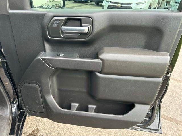 Chevrolet Silverado 1500 Custom Crew Cab 4WD 2023