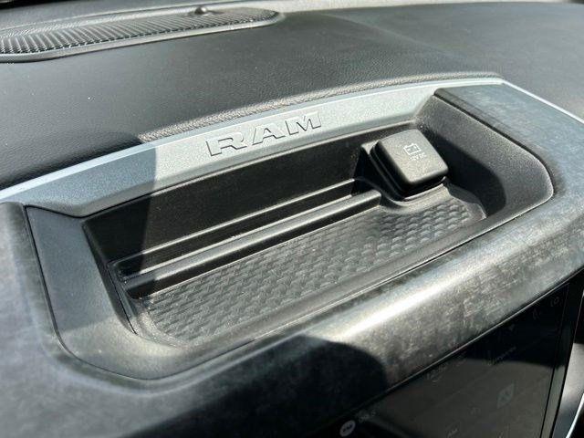 RAM 1500 Big Horn Crew Cab SWB 4WD 2022