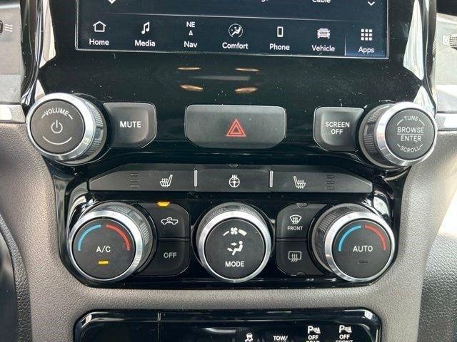 RAM 1500 Big Horn Crew Cab SWB 4WD 2022