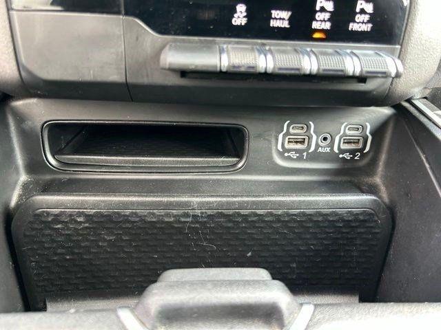 RAM 1500 Big Horn Crew Cab SWB 4WD 2022