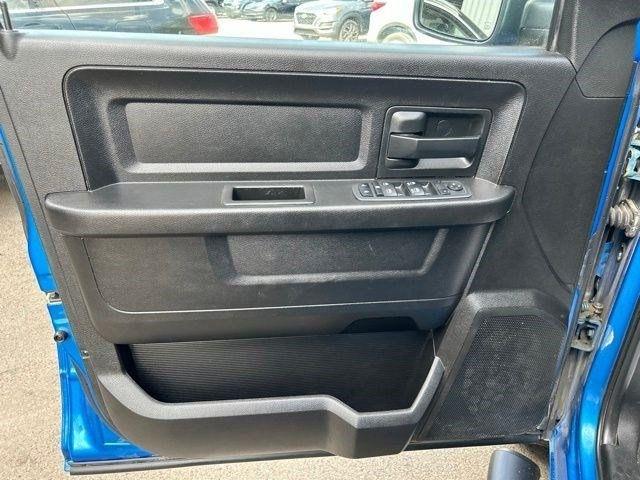 RAM 1500 Classic Express 4x4 Crew Cab 5'7" Box 2019