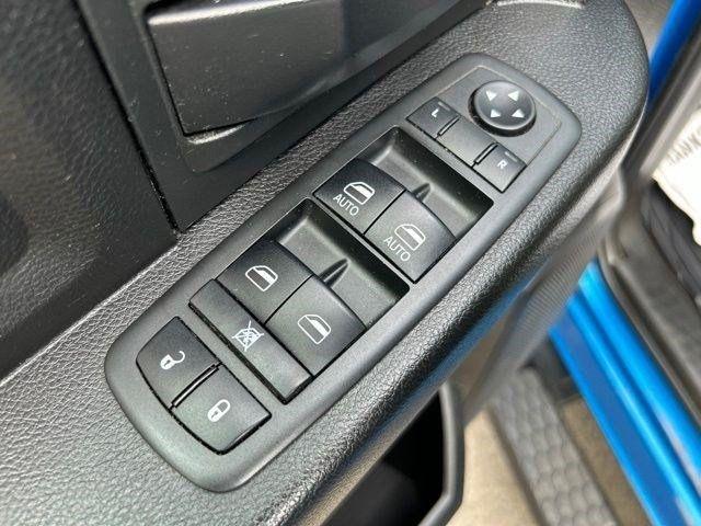 RAM 1500 Classic Express 4x4 Crew Cab 5'7" Box 2019