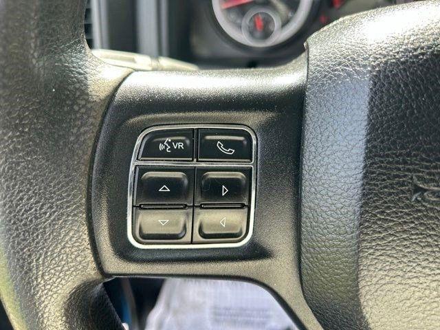 RAM 1500 Classic Express 4x4 Crew Cab 5'7" Box 2019