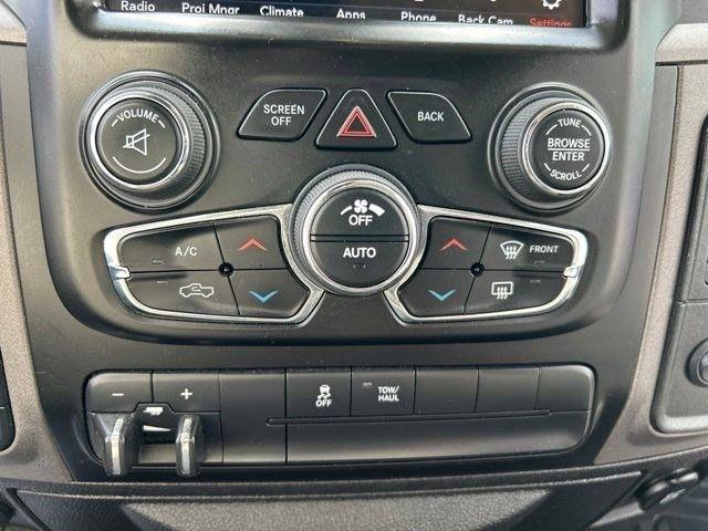 RAM 1500 Classic Express 4x4 Crew Cab 5'7" Box 2019