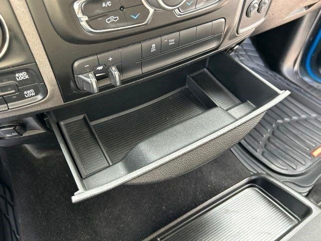 RAM 1500 Classic Express 4x4 Crew Cab 5'7" Box 2019