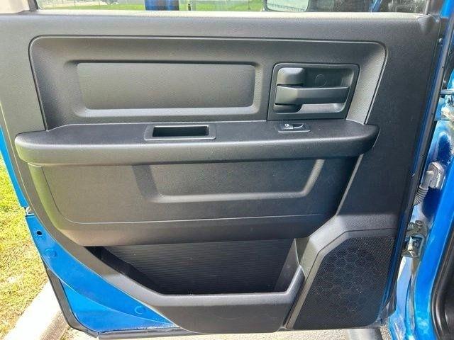 RAM 1500 Classic Express 4x4 Crew Cab 5'7" Box 2019