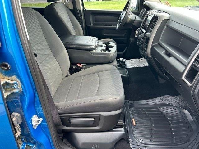 RAM 1500 Classic Express 4x4 Crew Cab 5'7" Box 2019