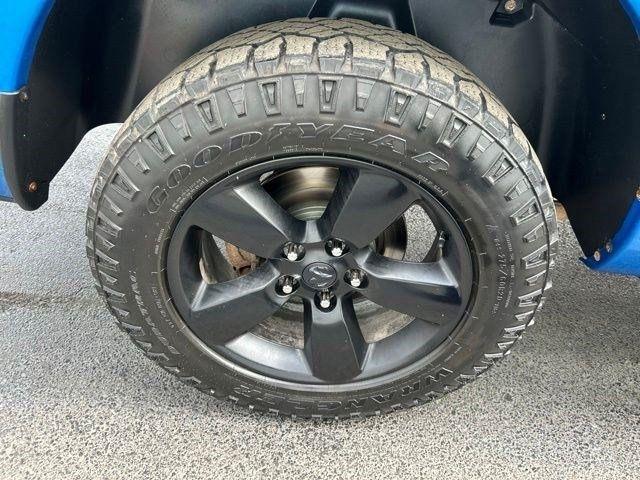 RAM 1500 Classic Express 4x4 Crew Cab 5'7" Box 2019