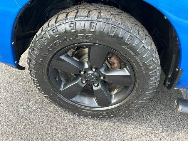 RAM 1500 Classic Express 4x4 Crew Cab 5'7" Box 2019