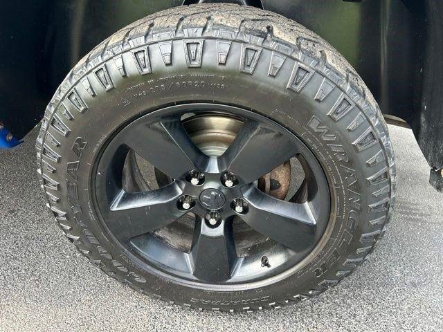RAM 1500 Classic Express 4x4 Crew Cab 5'7" Box 2019