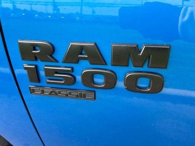 RAM 1500 Classic Express 4x4 Crew Cab 5'7" Box 2019