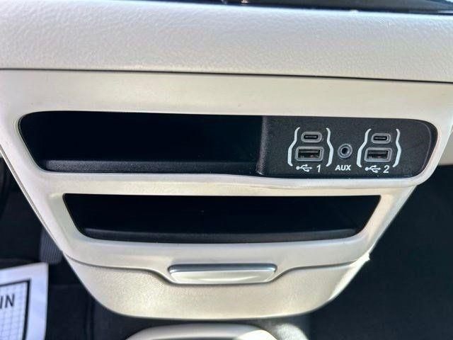 Chrysler Pacifica Touring L 2024