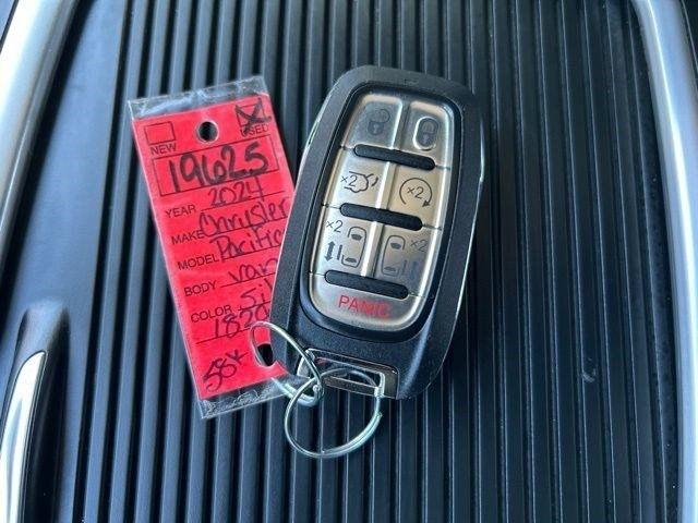 Chrysler Pacifica Touring L 2024