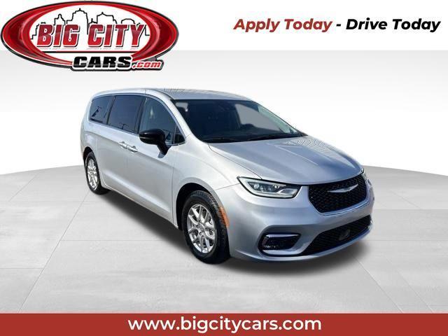 Chrysler Pacifica Touring L 2024