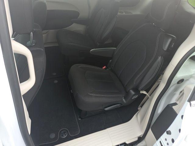 Chrysler Voyager LX 2024