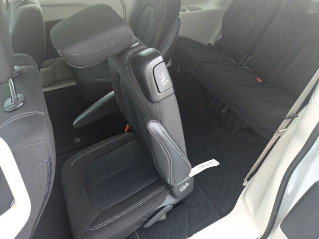 Chrysler Voyager LX 2024