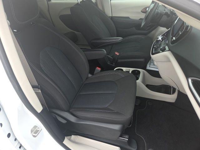 Chrysler Voyager LX 2024