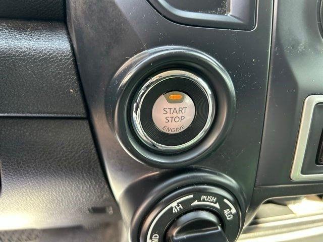 Nissan Titan S Crew Cab 4WD 2021