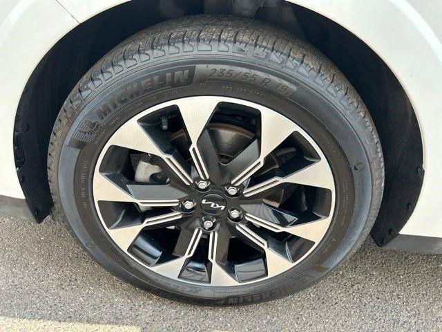 Kia Carnival EX 2024