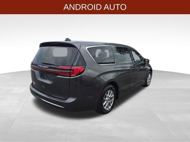 Chrysler Pacifica Touring L 2023
