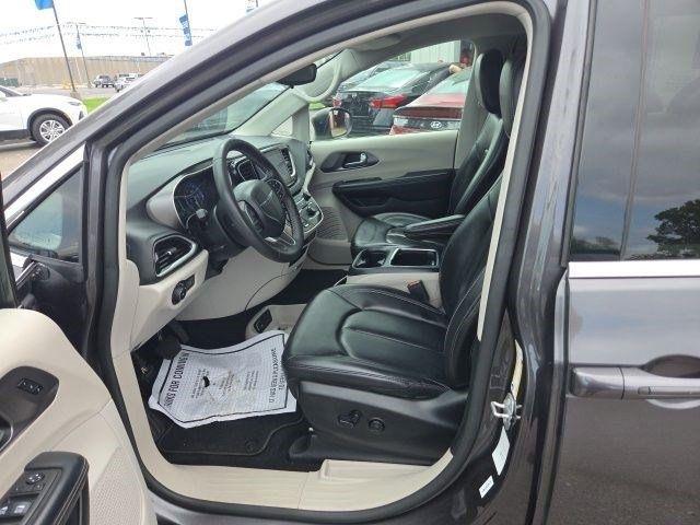 Chrysler Pacifica Touring L 2023