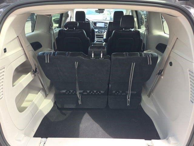 Chrysler Pacifica Touring L 2023