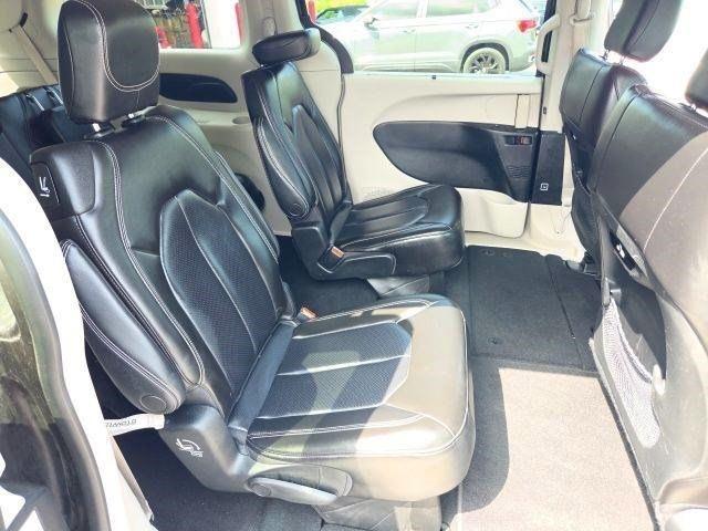 Chrysler Pacifica Touring L 2023