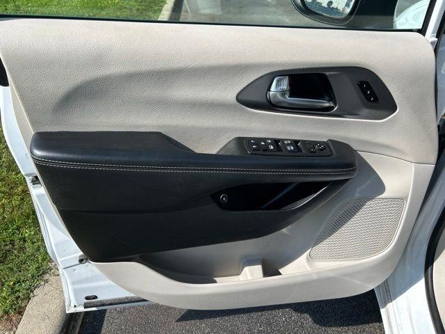 Chrysler Pacifica Hybrid Touring L 2023