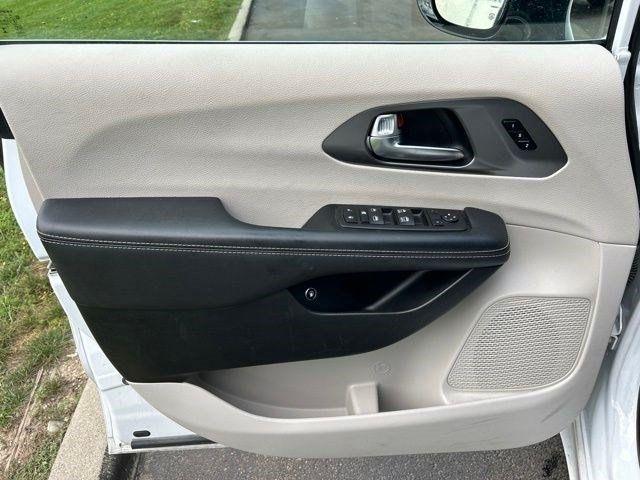 Chrysler Pacifica Hybrid Select 2024
