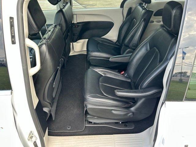 Chrysler Pacifica Hybrid Select 2024