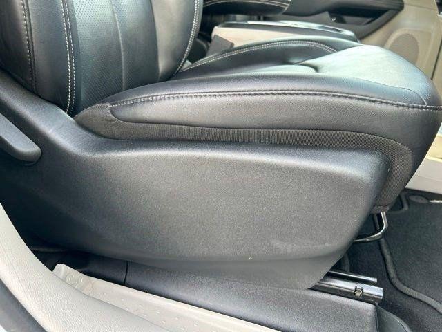 Chrysler Pacifica Hybrid Select 2024