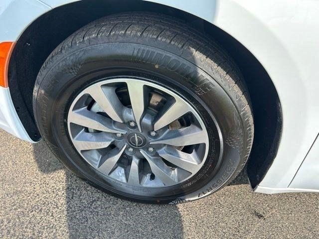 Chrysler Pacifica Hybrid Select 2024