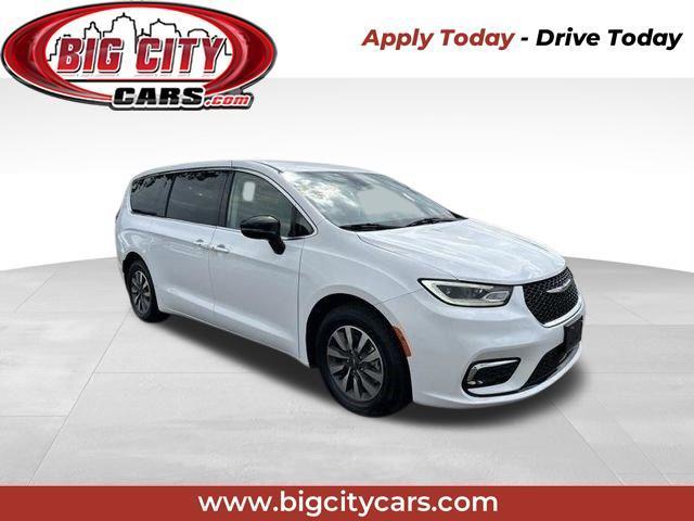 2024 Chrysler Pacifica Hybrid Select