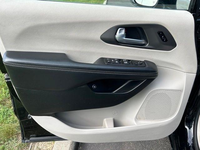 Chrysler Pacifica Hybrid Select 2024
