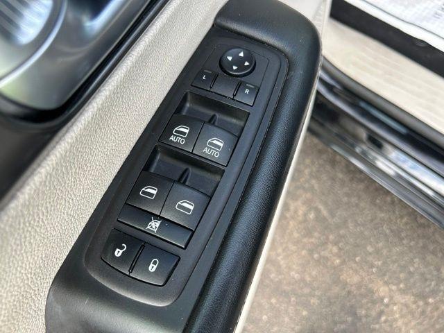 Chrysler Pacifica Hybrid Select 2024