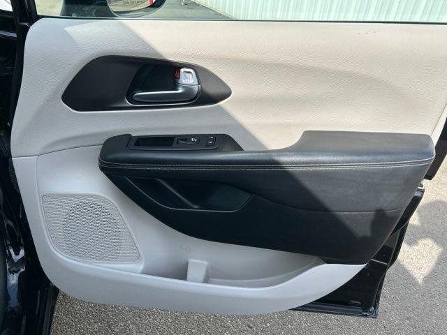 Chrysler Pacifica Hybrid Select 2024