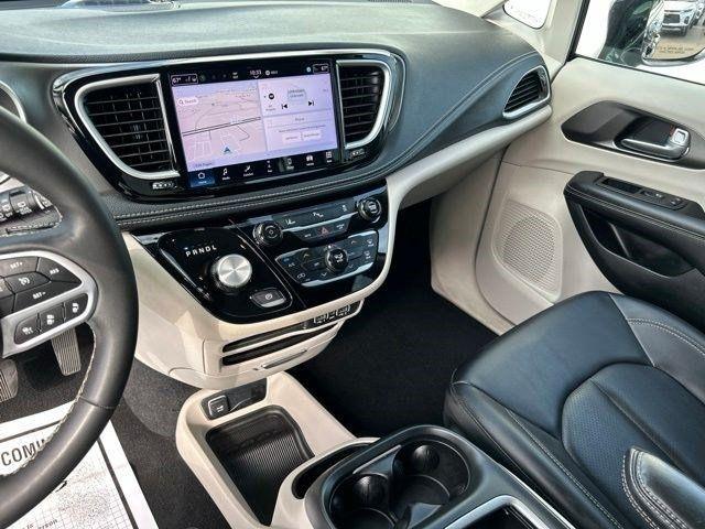 Chrysler Pacifica Hybrid Select 2024