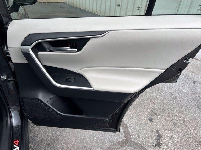Toyota RAV4 XLE 2021