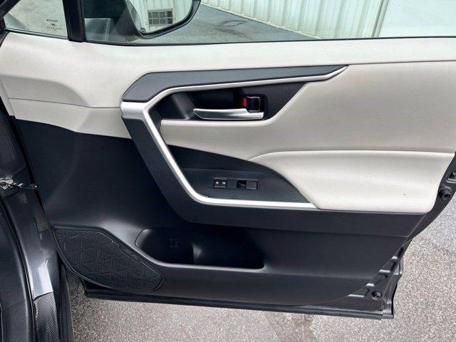 Toyota RAV4 XLE 2021