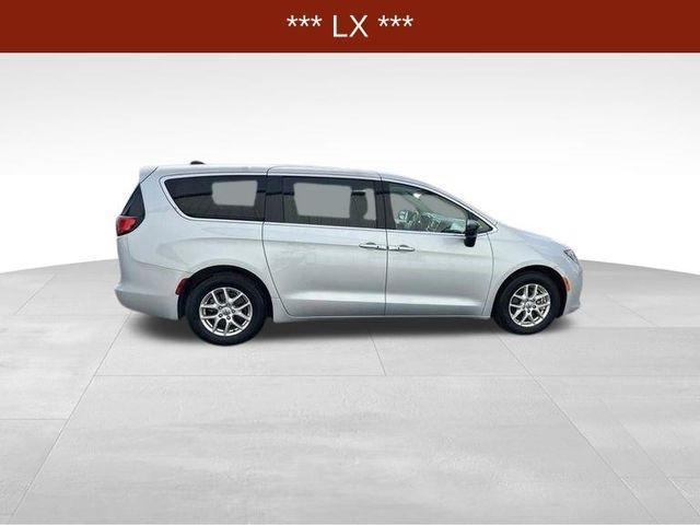 Chrysler Voyager LX 2024