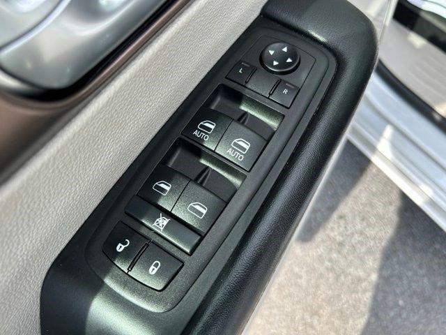 Chrysler Voyager LX 2024