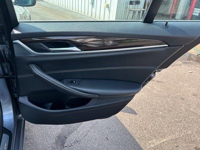 BMW 5-Series 530i xDrive 2019