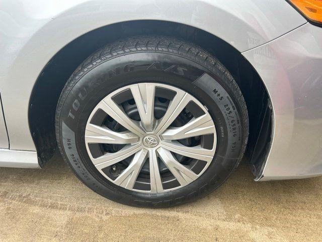 Toyota Camry Hybrid LE 2023