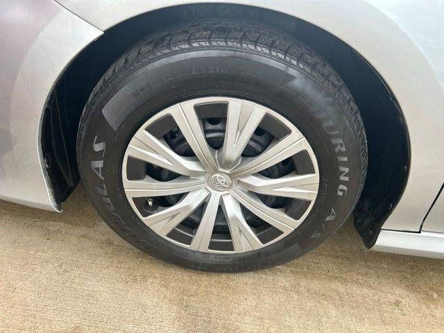 Toyota Camry Hybrid LE 2023