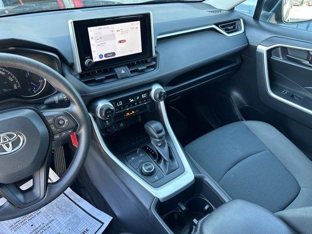 Toyota RAV4 Hybrid LE 2024