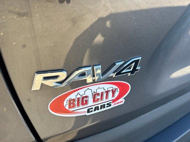 Toyota RAV4 Hybrid LE 2024