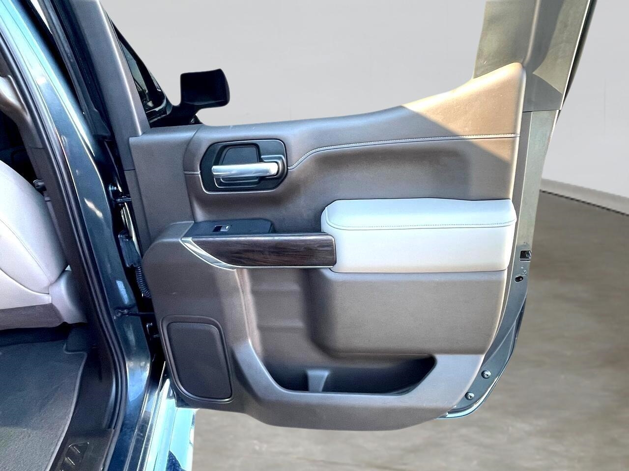 GMC Sierra 1500 SLT Crew Cab 4WD 2020 GMC Sierra 1500 SLT Crew Cab 4WD 2020